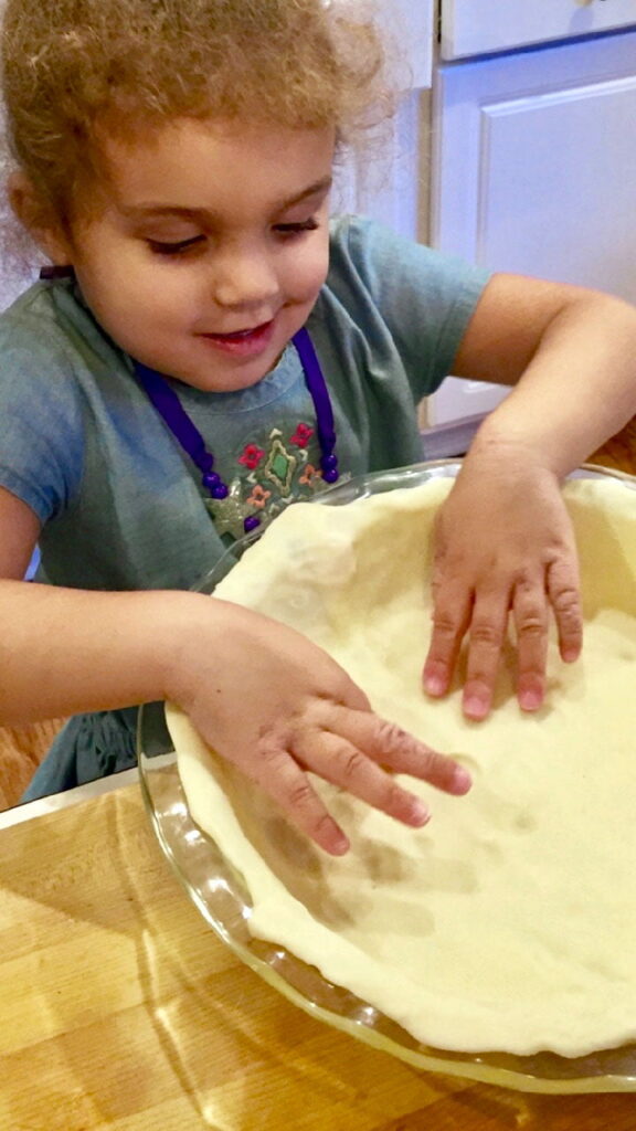 little fingers love to make pies