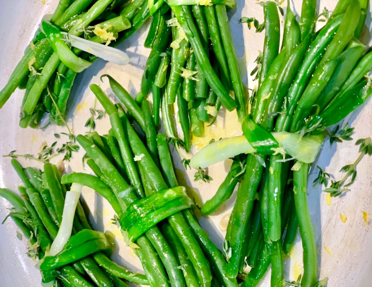 green beans tied with leeks
