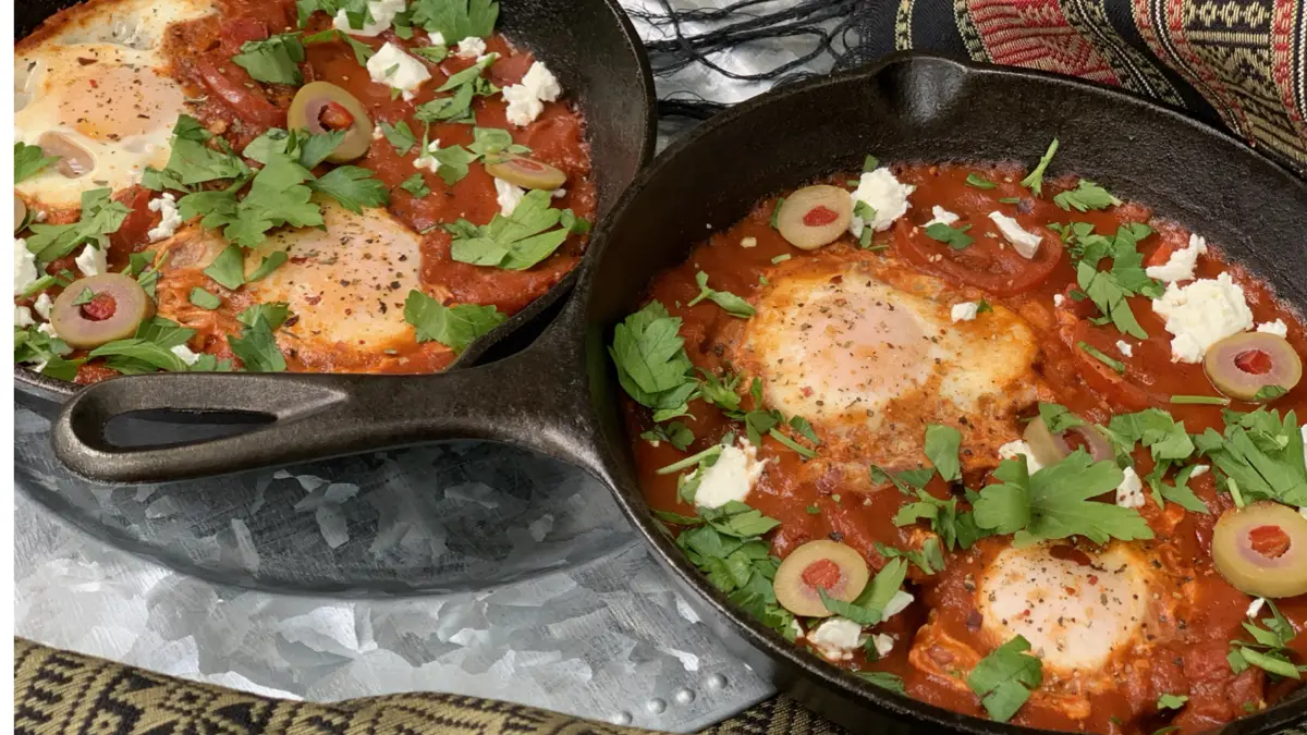 Easy Tomato and Peppers Egg Shakshuka Recipe