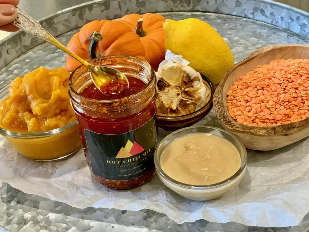 Pumpkin hummus with chili oil ingredients