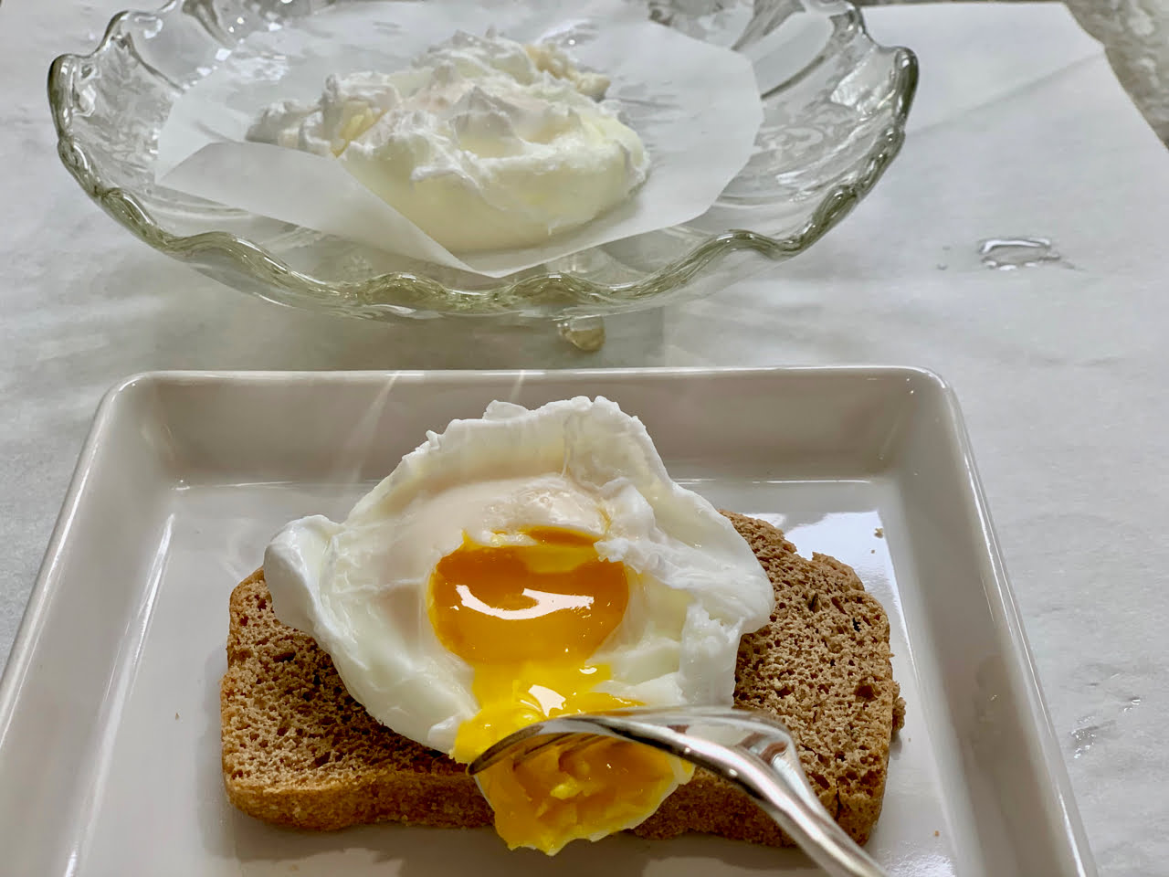 How to poach several eggs at once