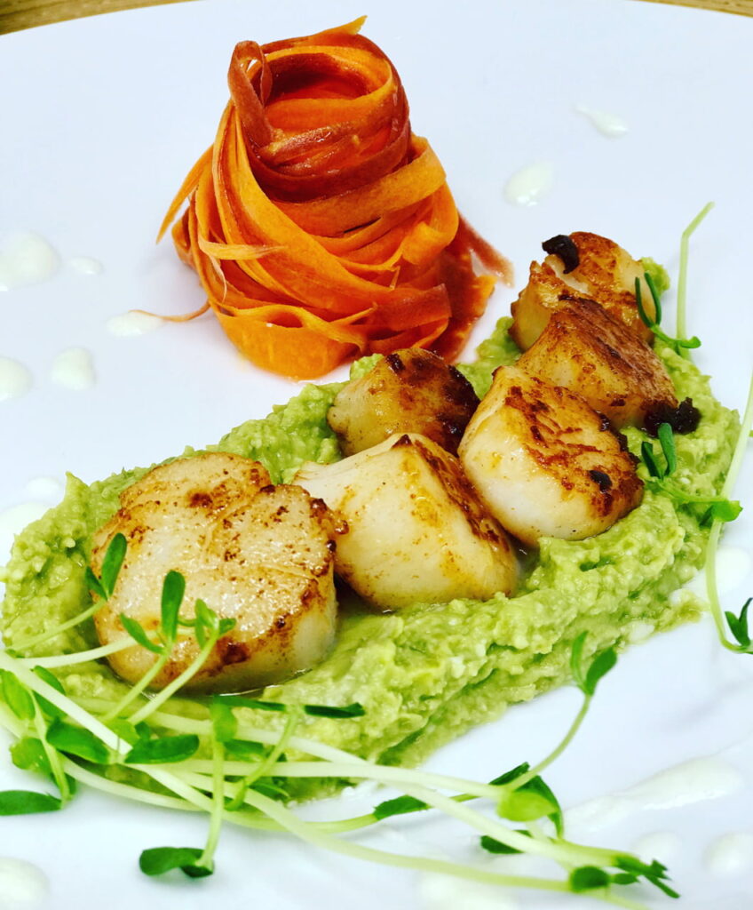 scallops with peas and carrots