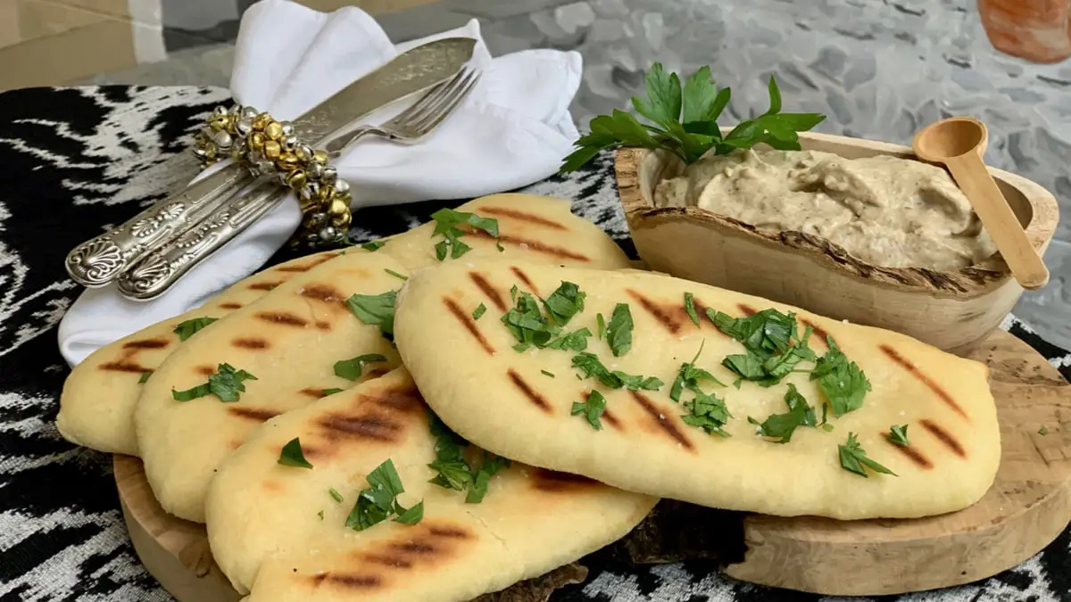 Easy Homemade Mediterranean Pita Bread Recipe