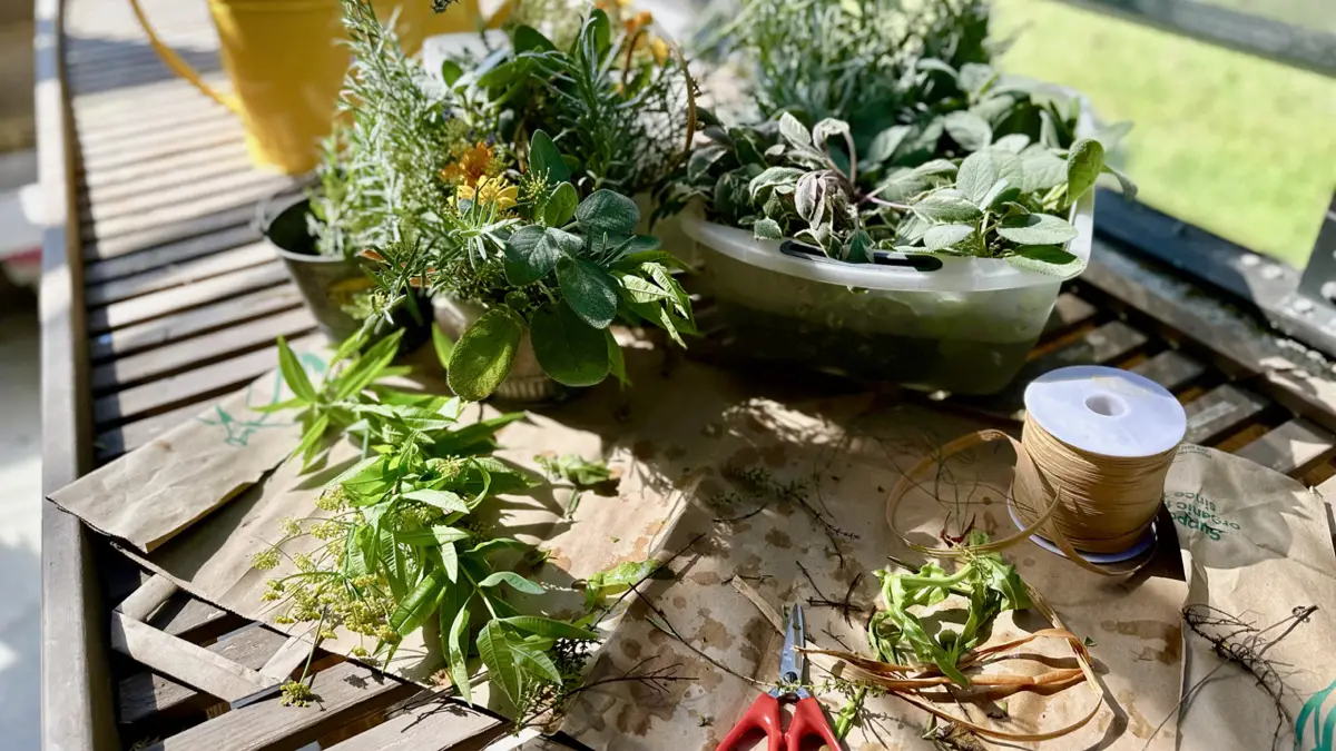 How To Make A Swag Or Wreath With Fresh Herbs