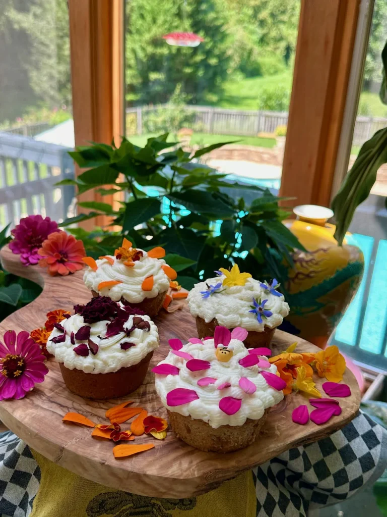 Tropically Inspired Hummingbird Cupcakes With Edible Flowers