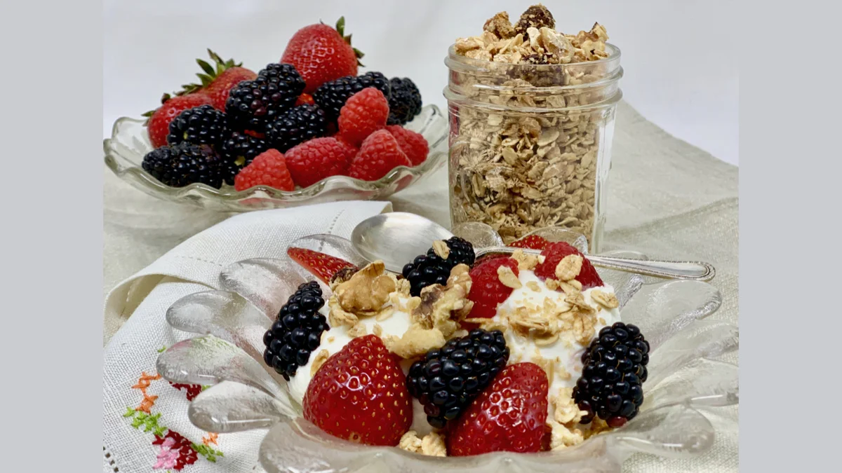 Homemade Granola Recipe with Oats, Nuts and Dried Fruit