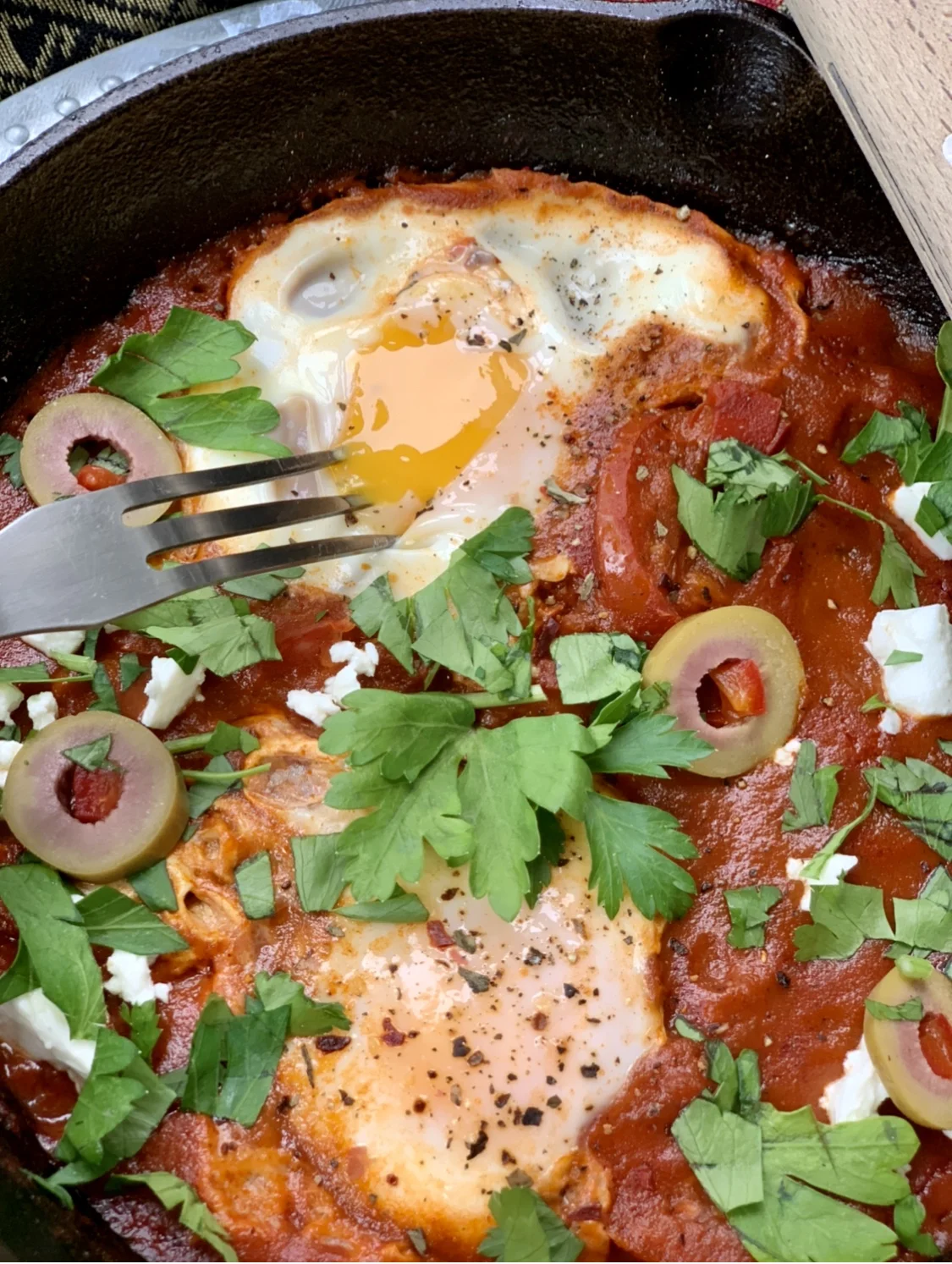 Tomato and Peppers Egg Shakshuka (Mediterranean Baked Eggs)